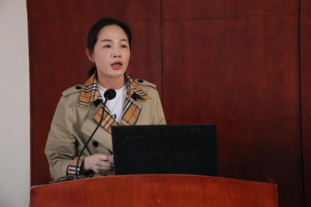 运动科学与健康学院教师书记李璇做汇报