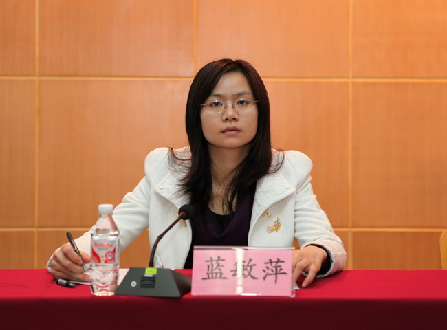 招生就业处负责人蓝敏萍在会上发言