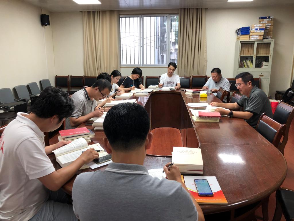 支部党员集体学习
