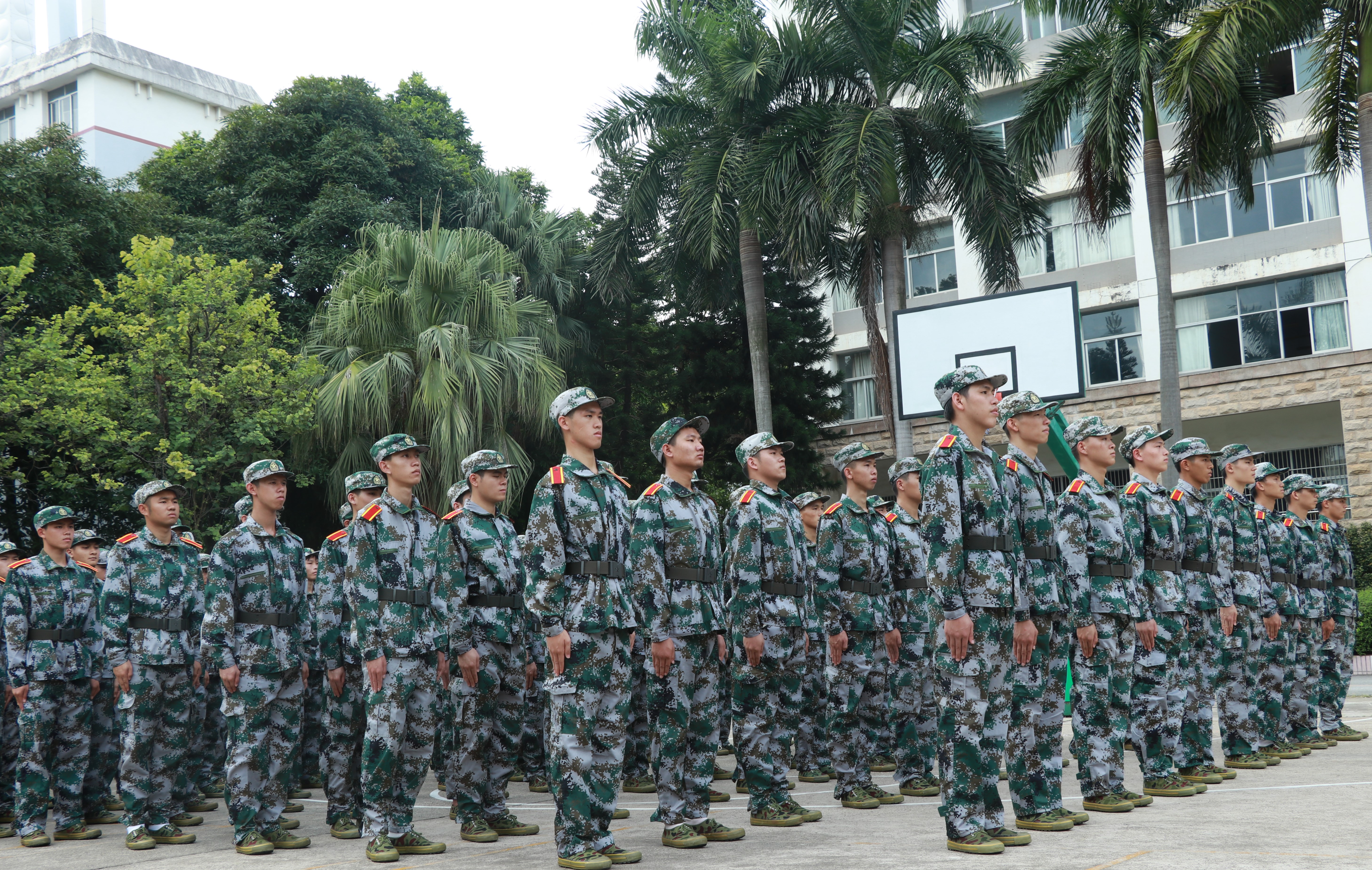 学校召开2021级新生军训动员大会
