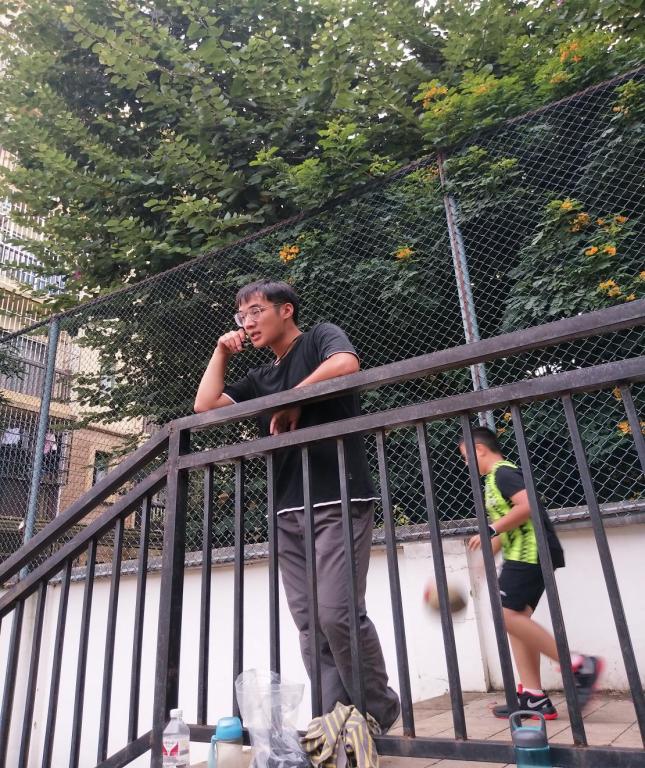 杨文康,男,苗族,共青团员,17级体教13班,现任文艺部部长,本人性格开朗,大方乐观,踏实进取,能吃苦耐劳。座右铭:清空你的杯子,方能再行注满,空无以求全。