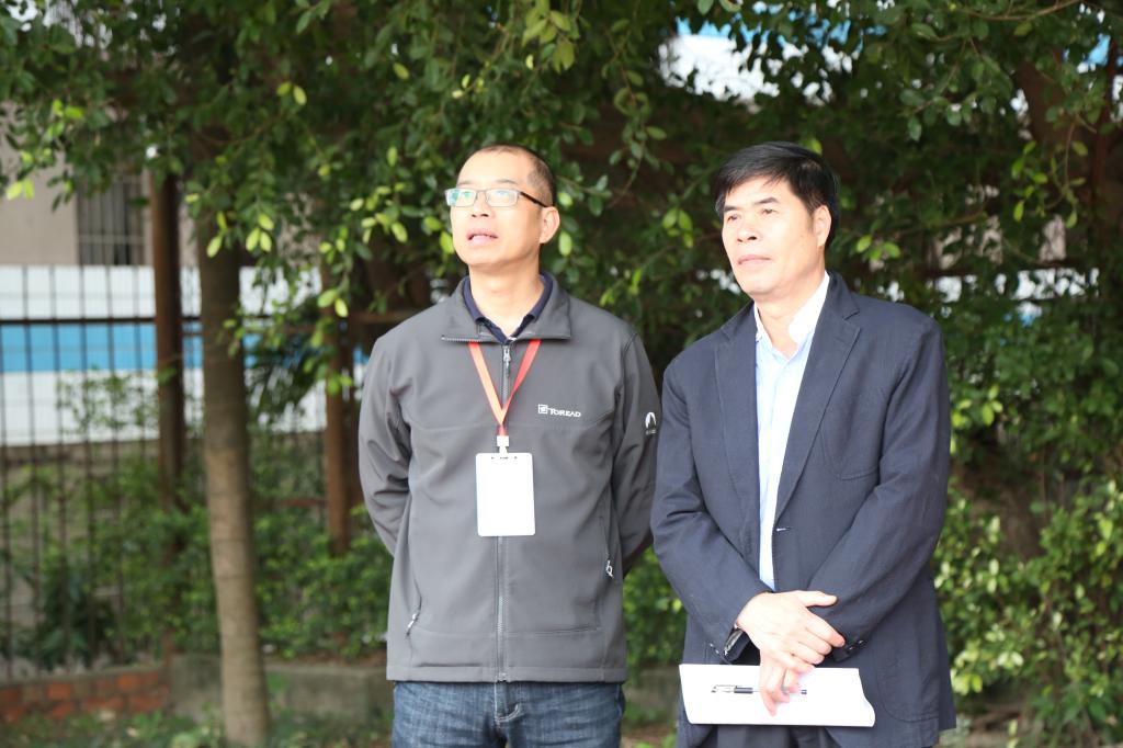 胡英清校长检查《武术专项训练》课堂教学 胡英清校长检查《武术专项训练》课堂教学