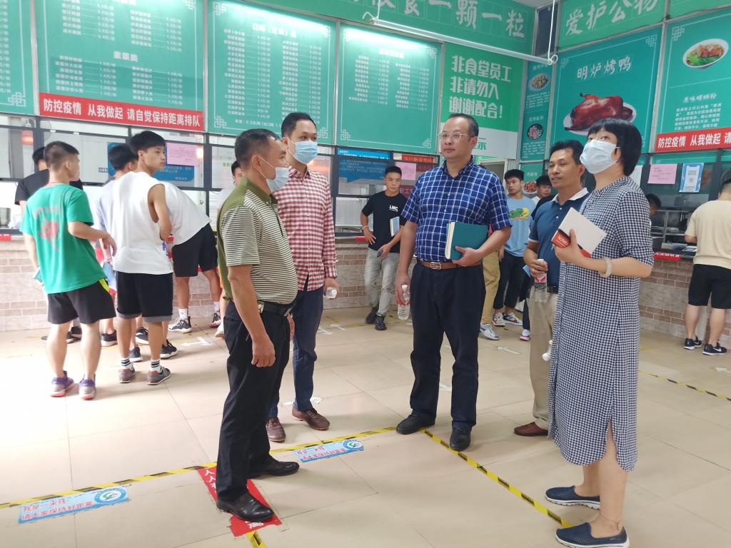 覃世东副校长及覃世东副校长及后勤管理处、医务室等相关人员现场总结