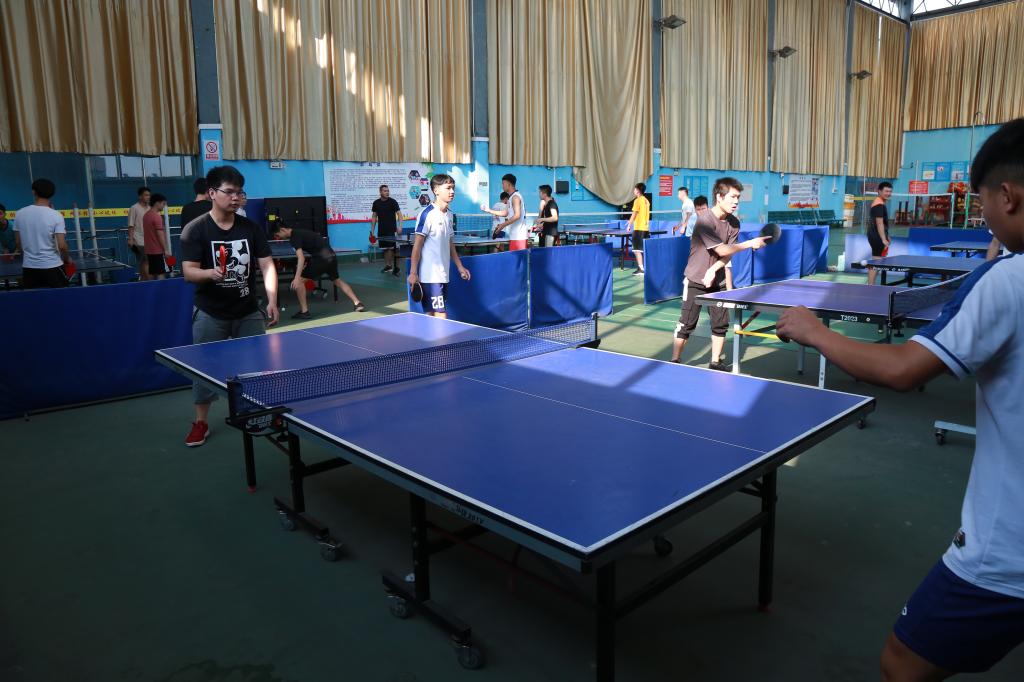 体教学院学生积极参加乒乓球技术练习