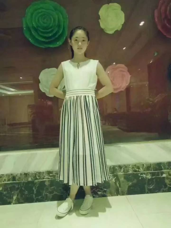 陈杨楠,女,汉族,共青团员,17级体教三班,现任校学生会副秘书长。本人性格开朗,活泼,积极又向上,认真对待事情。座右铭:既然选择了远方,便只顾风雨兼程。既然目标是地平线,留给世界的只能是背影