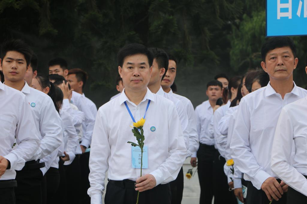 周璋斌书记出席烈士纪念日公祭活动