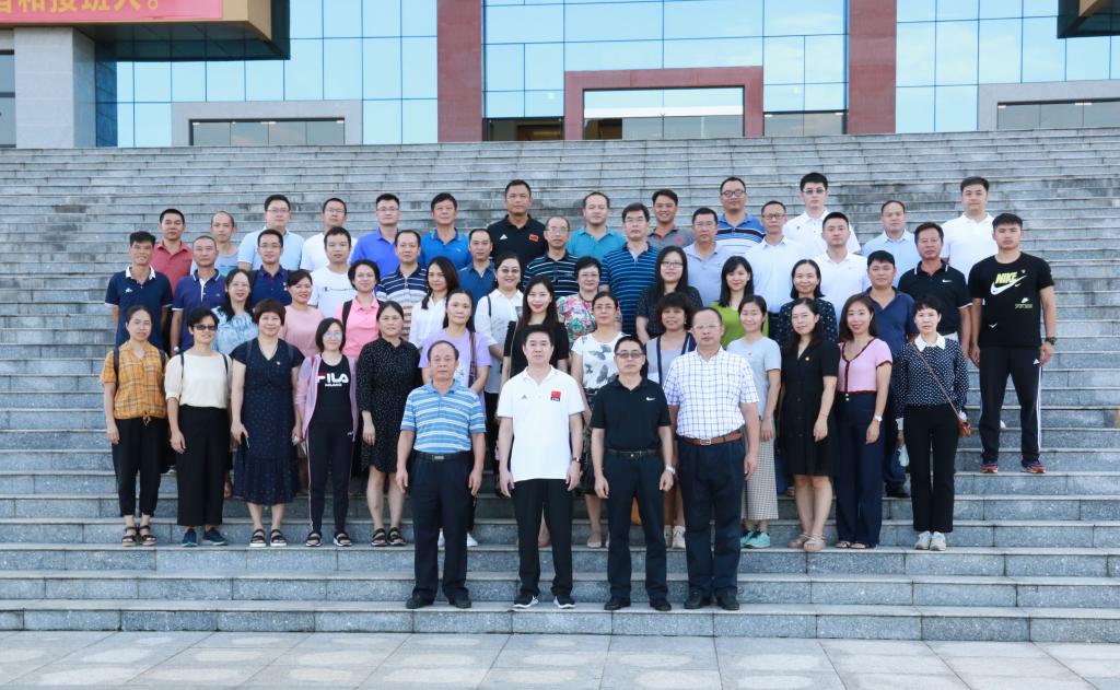 参观广西师范大学图书馆合影