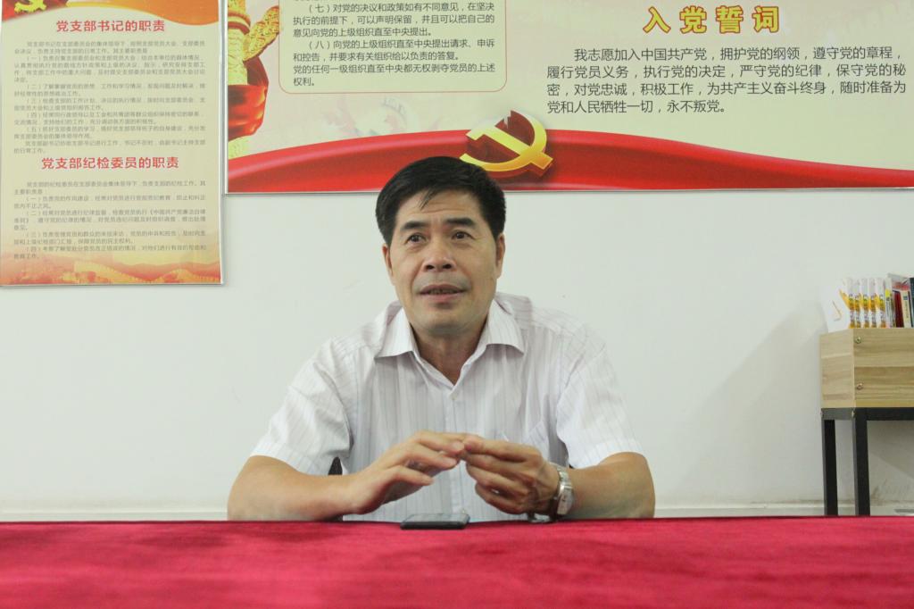 胡英清校长和大家交流党建工作 胡英清校长和大家交流党建工作
