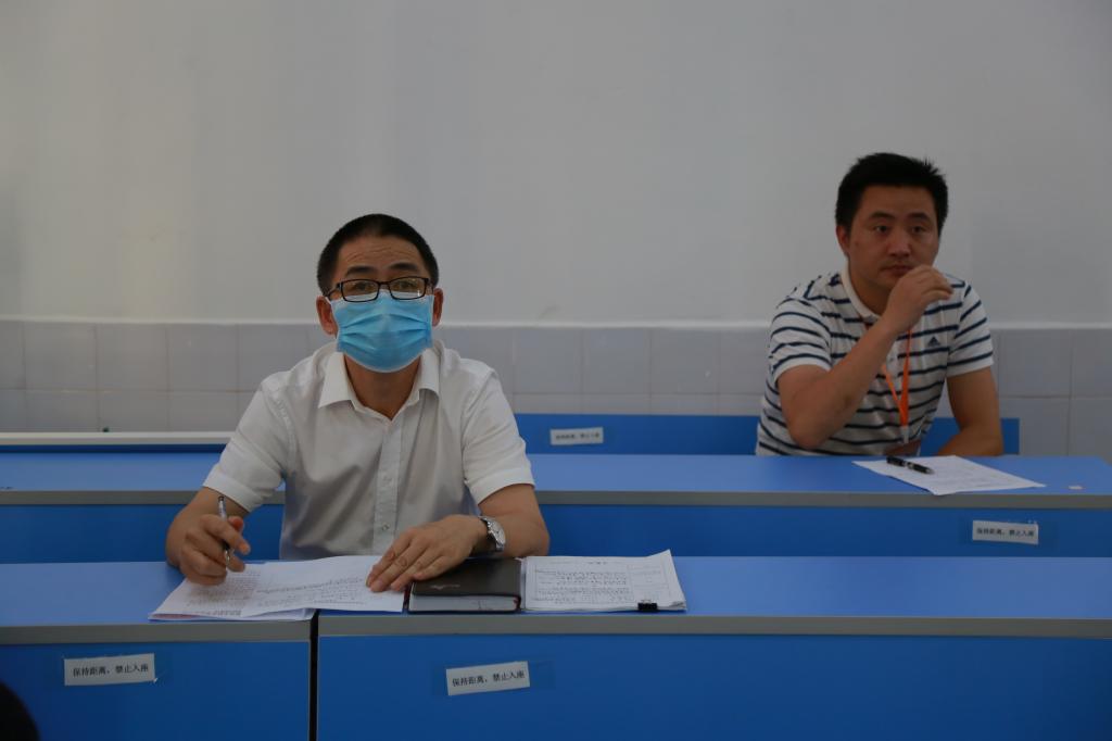 李爱民副书记到思政课教学部《毛泽东思想概论》课程现场了解教学情况