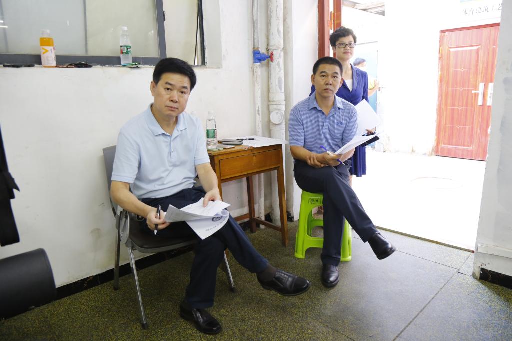 学校党委书记周璋斌检查运动科学与健康学院教师的课堂教学情况