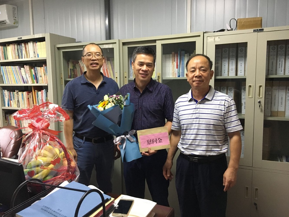 覃杨彬副校长慰问思想政治理论课教学部刘义飞老师