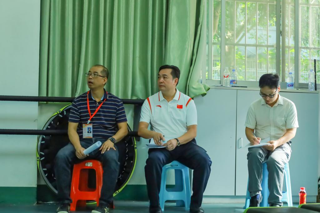 学校副校长邱团检查体育与教育学院教师课堂教学情况