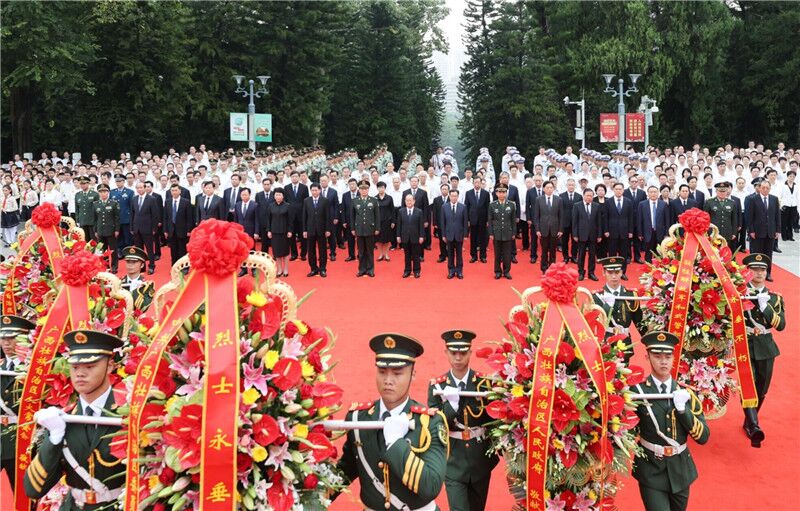 在全国第七个烈士纪念日到来之际,烈士公祭活动暨向抗战烈士敬献花篮仪式9月30日在南宁市人民公园举行。