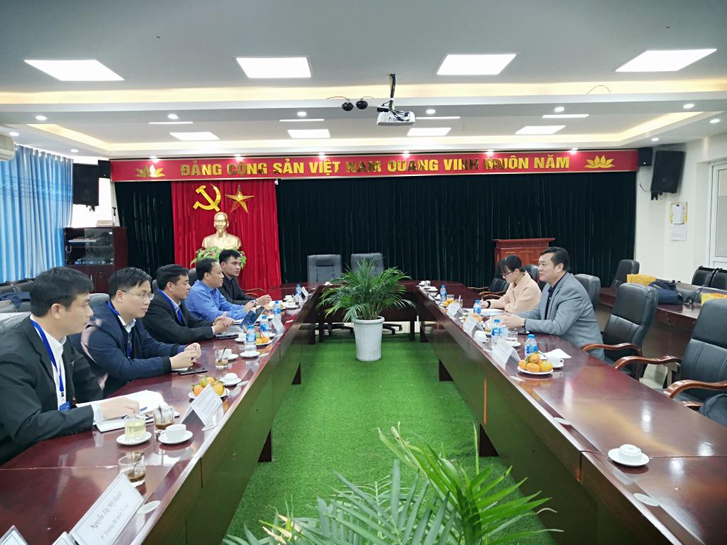 我校代表团与越南河内体育师范大学进行会谈 我校代表团与越南河内体育师范大学进行会谈